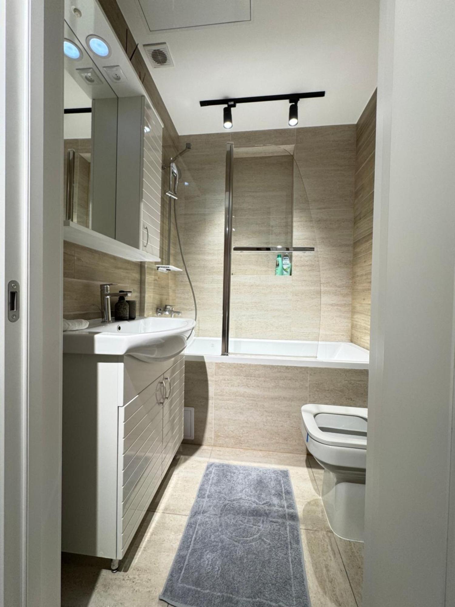 Business Lux Apartment Solomon City Chişinau Exteriör bild